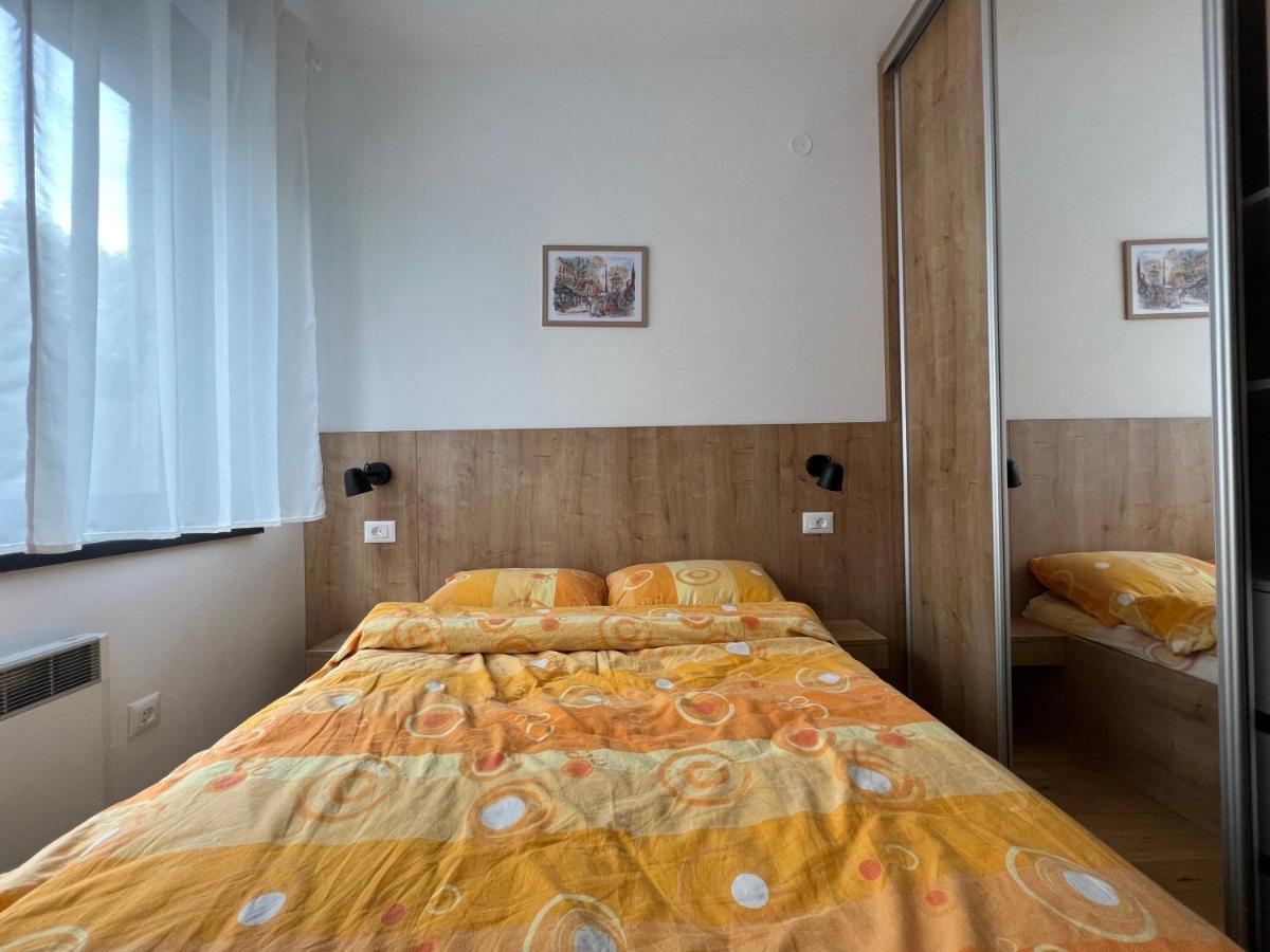 Gnezdo - Titova * Zlatibor